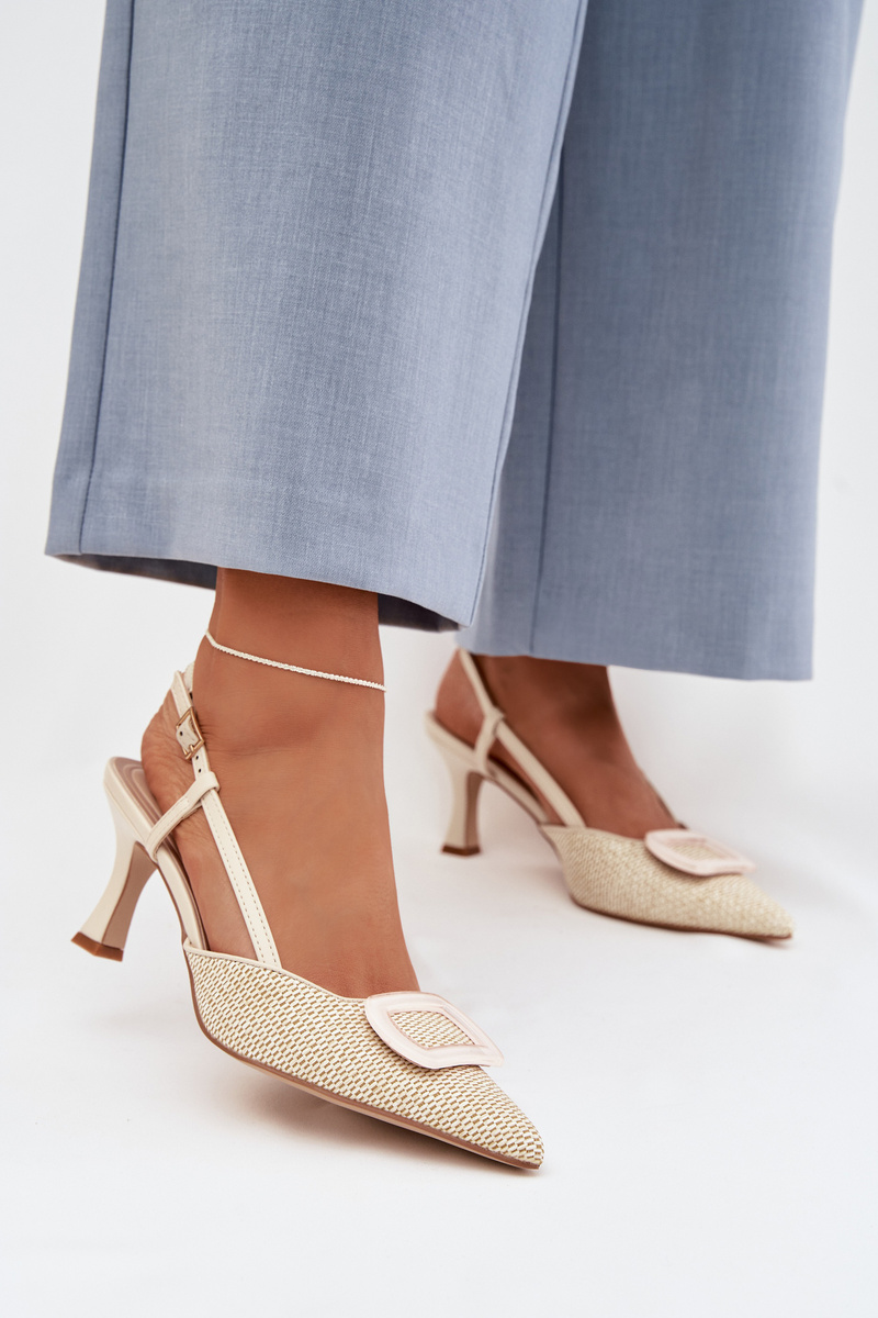 Дамски сандали на ток Boto с декоративен елемент, бежови