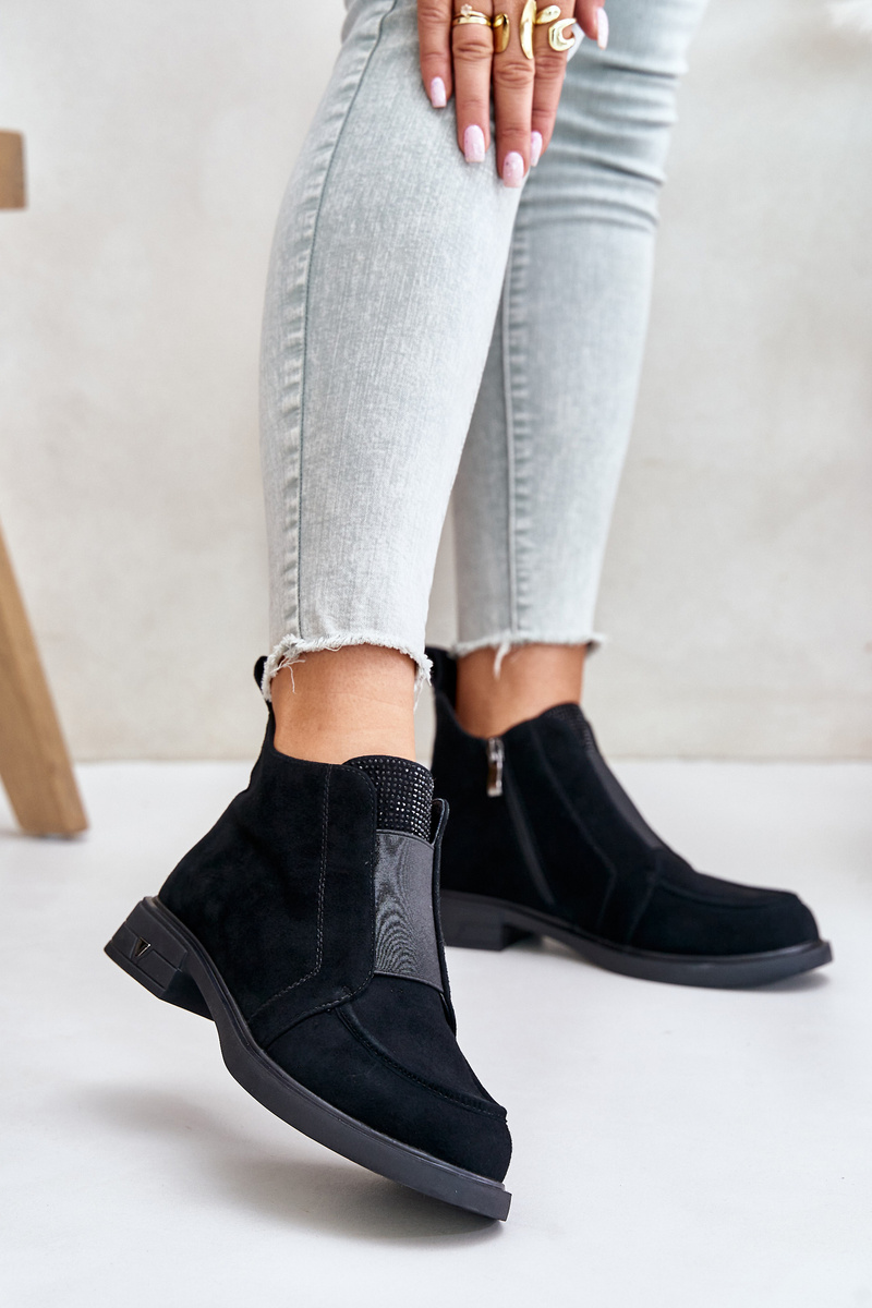 Suede low ankle boots on a flat heel insulated with D&A black