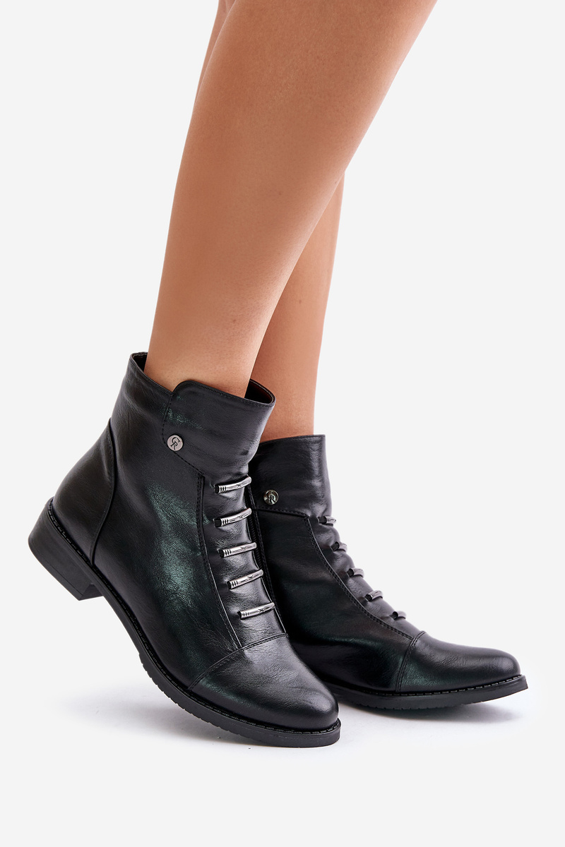 Insulated women's ankle boots on a flat heel black labise