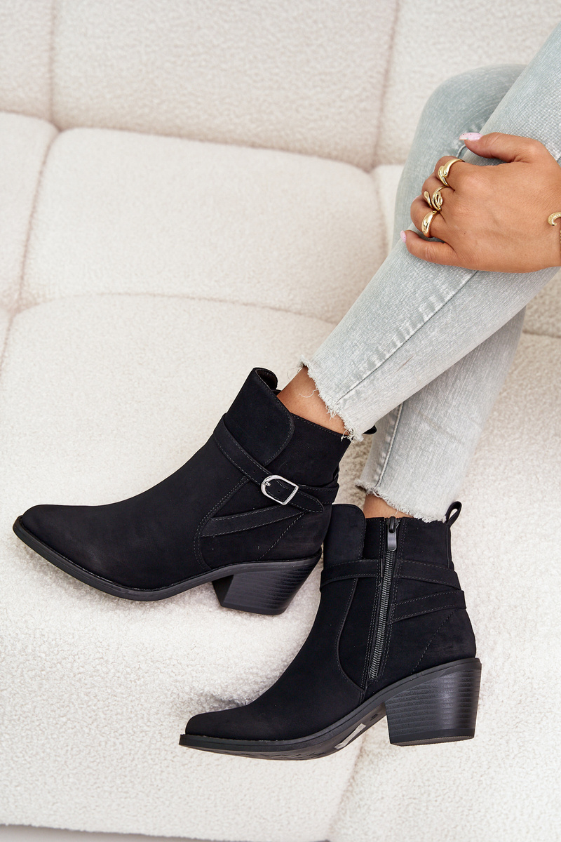 Cowgirl ankle boots with pointed noses, insulated with a zipper, black Glamer