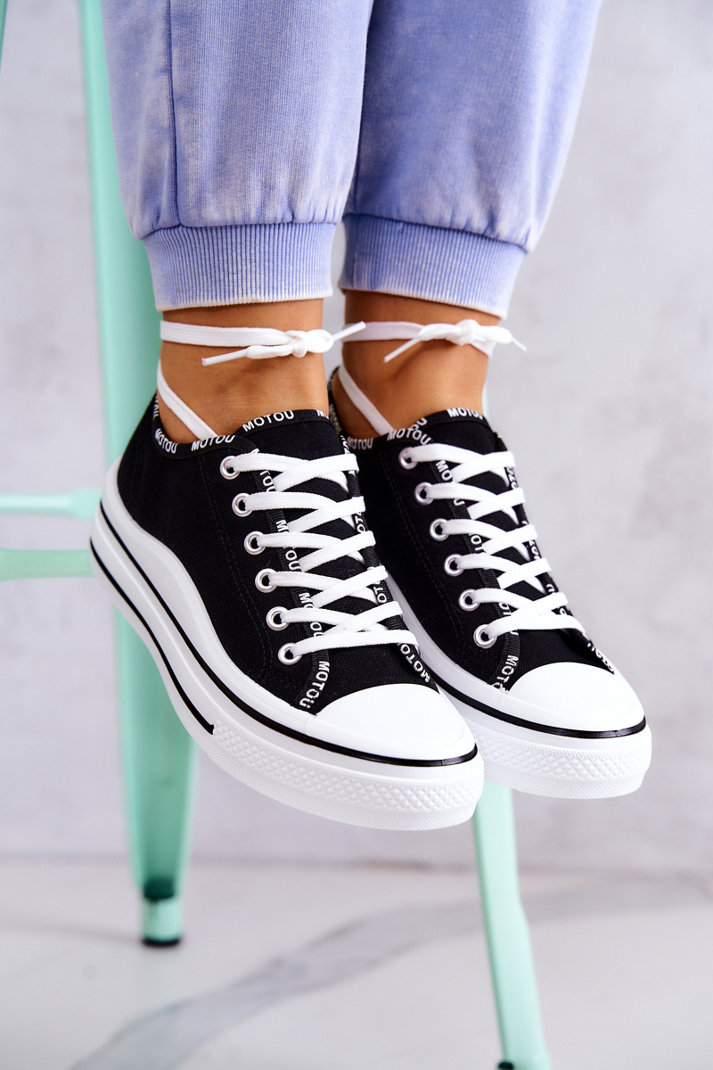 Adidasi dama Kesi Menifee