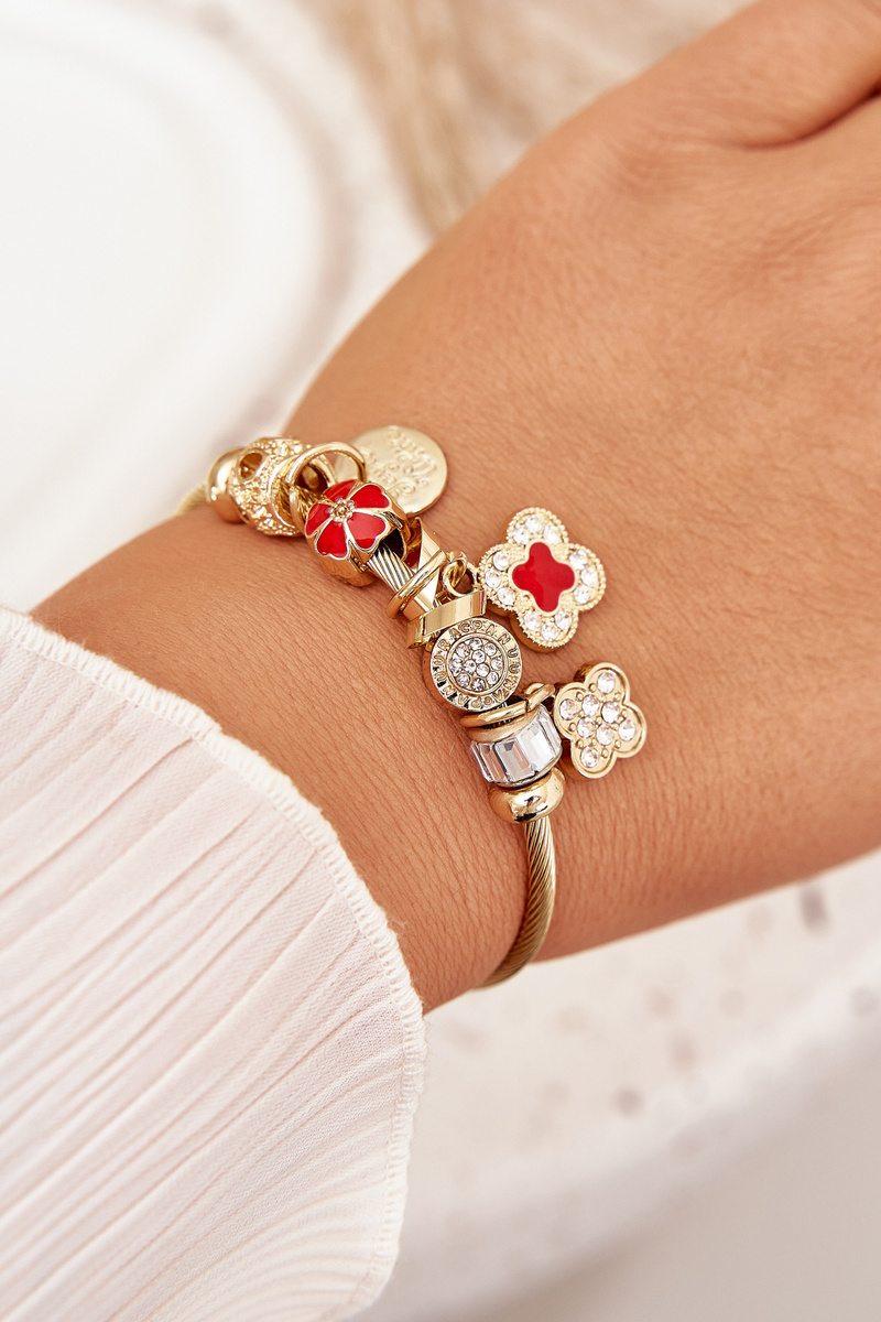 Dámsky náramok s príveskami