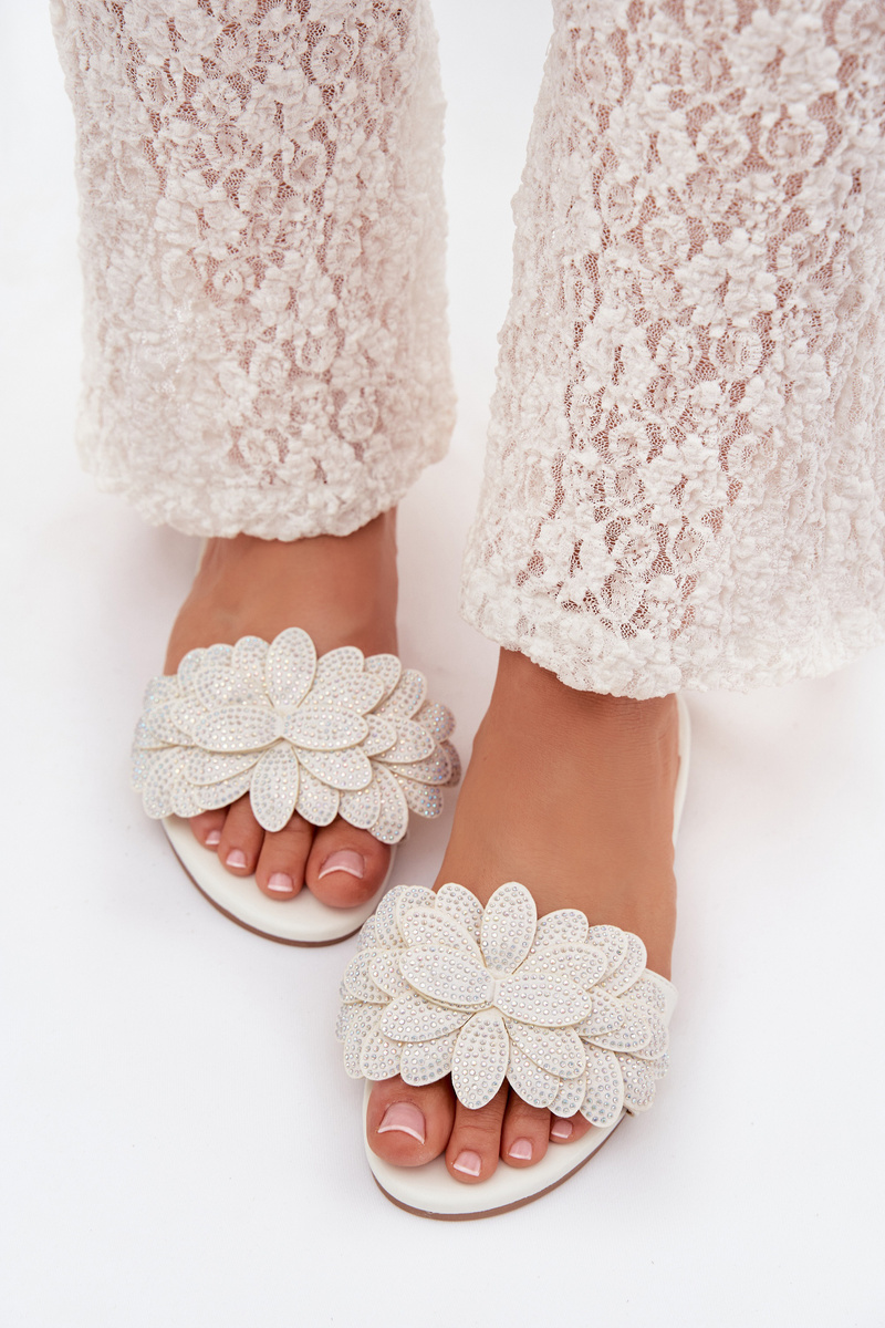 Дамски бели декорирани чехли Grelora