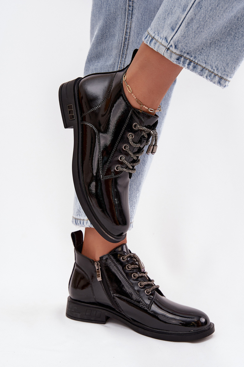 Kožené lakované dámske členkové topánky s ozdobným šnurovaním D&A