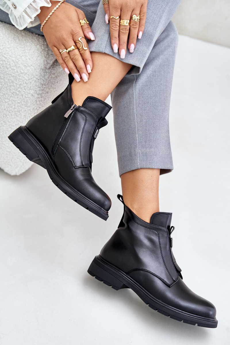 Leather ankle boots with flat heel insulated black Komisa