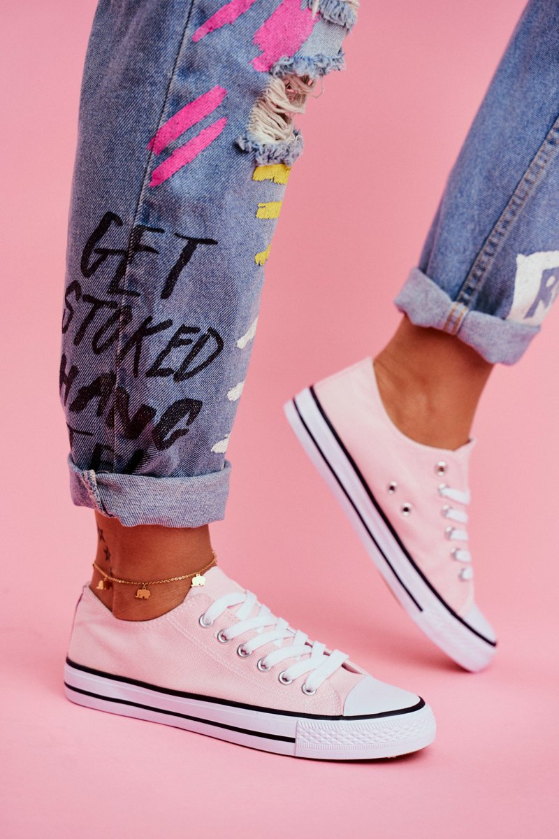 Tenisi dama Kesi Omerta