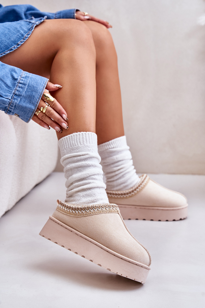 Women&#039;s snow boots on a platform insulated with fur light beige Remenia