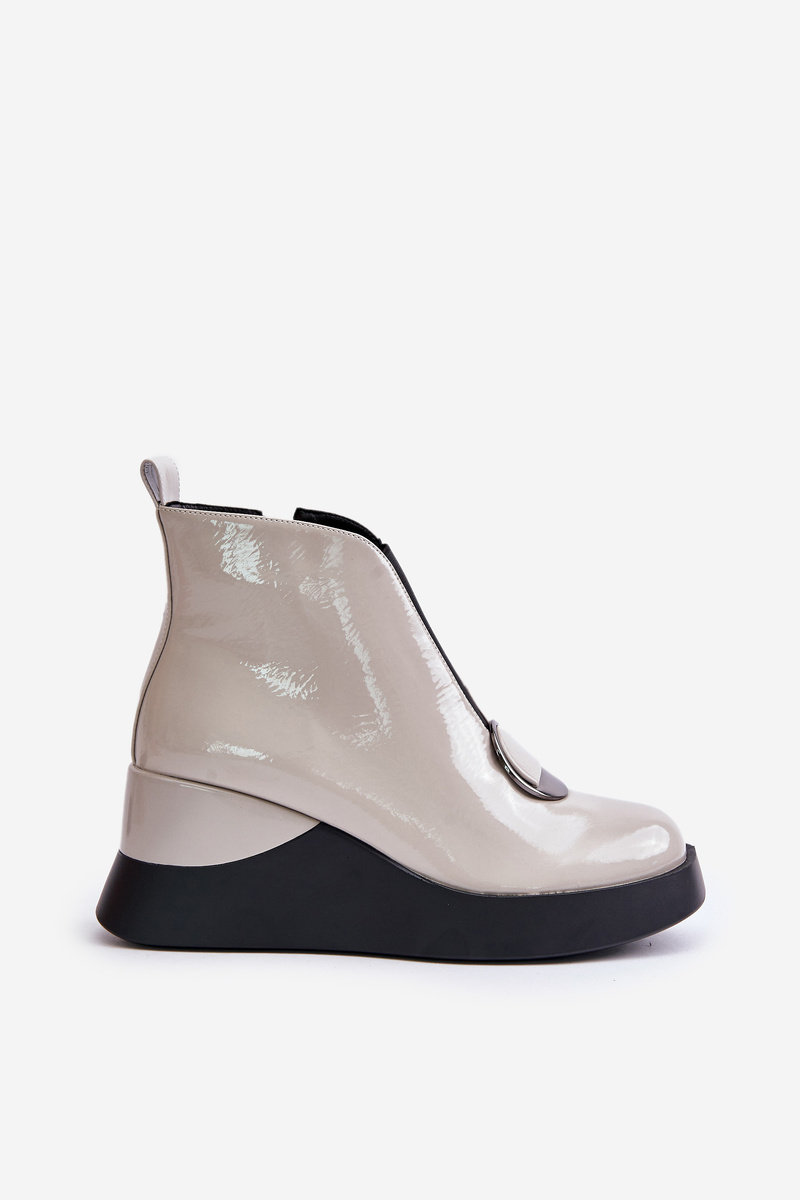 Lacquered wedge ankle boots insulated with D&A light grey