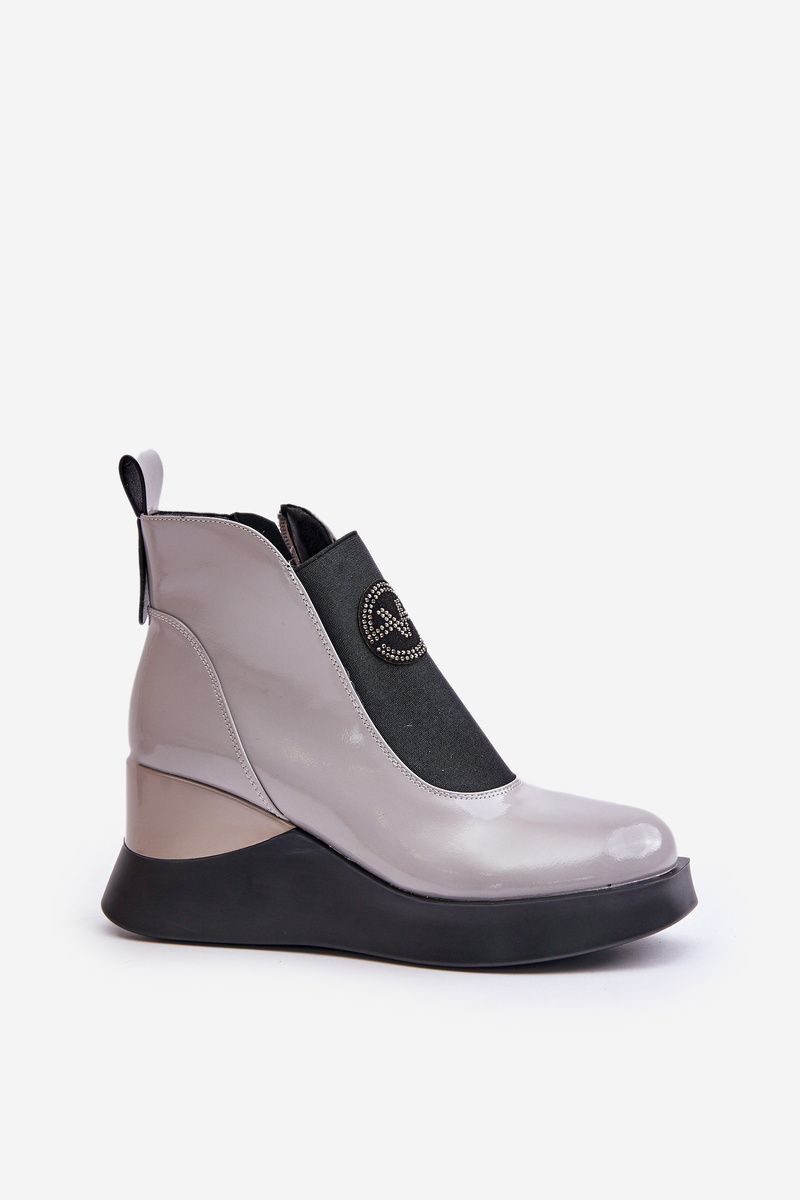Patent leather ankle boots with Vinceza insulation in grey