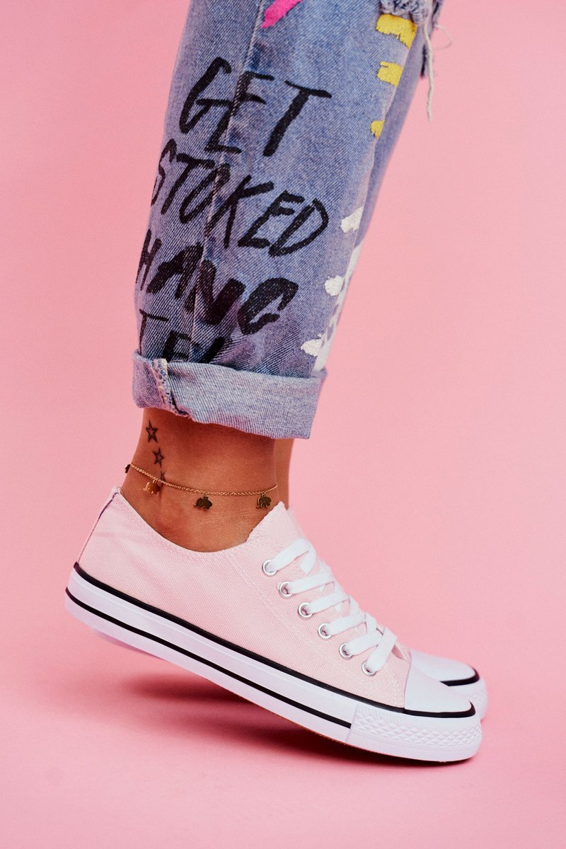 Tenisi dama Kesi Omerta