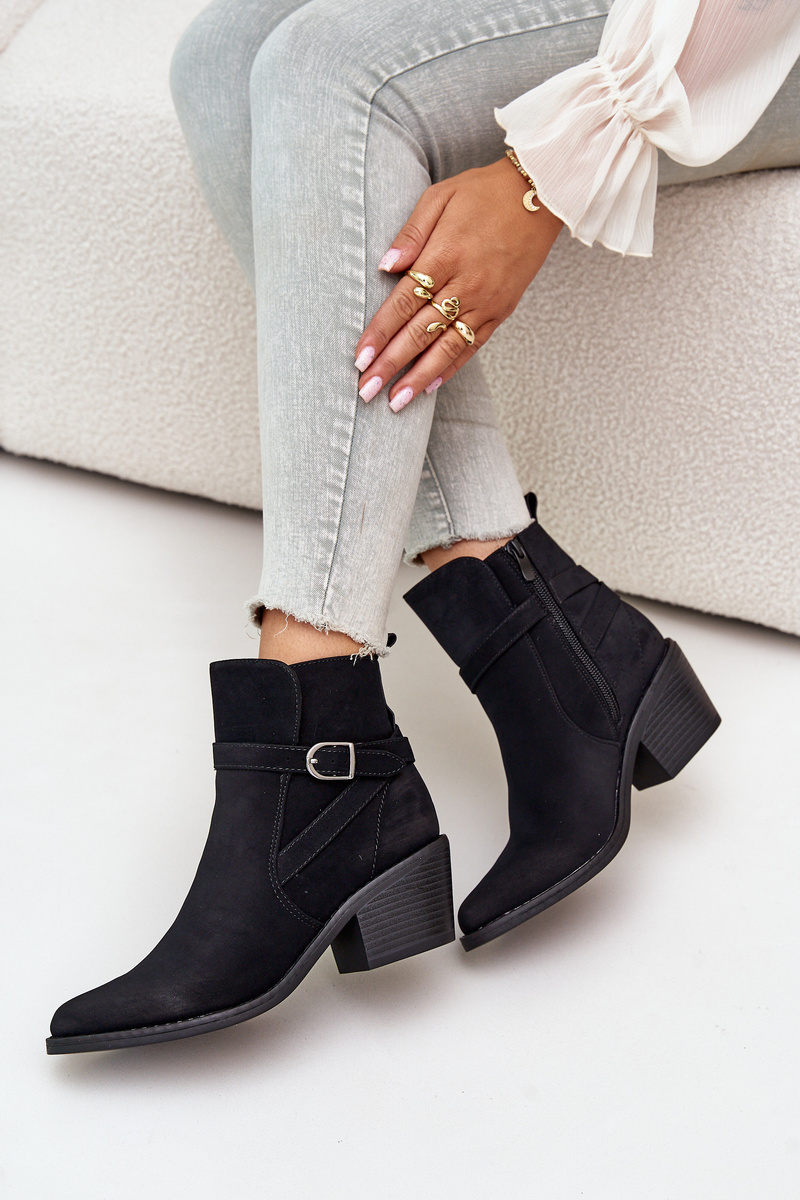 Cowgirl ankle boots with pointed noses, insulated with a zipper, black Glamer