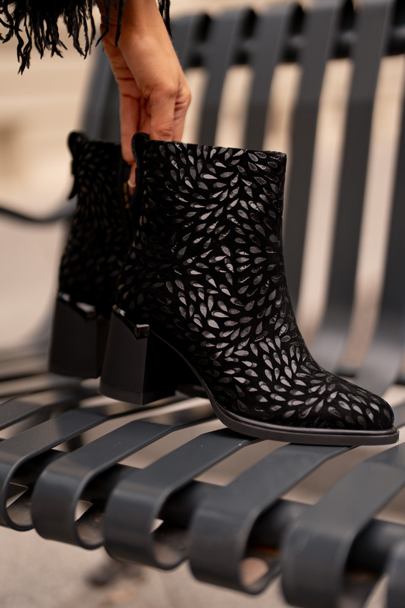 Suede ankle boots on a heel with decorative embossing D&A black