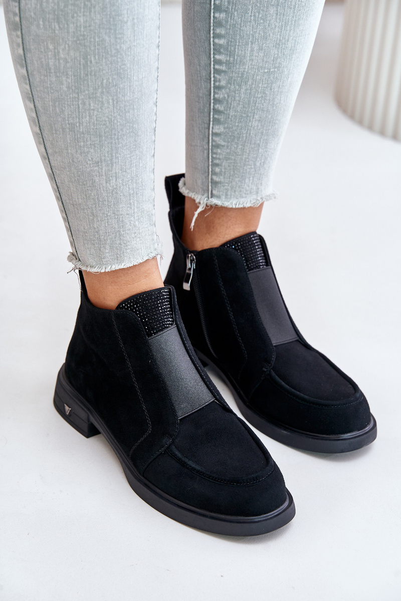 Suede low ankle boots on a flat heel insulated with D&A black