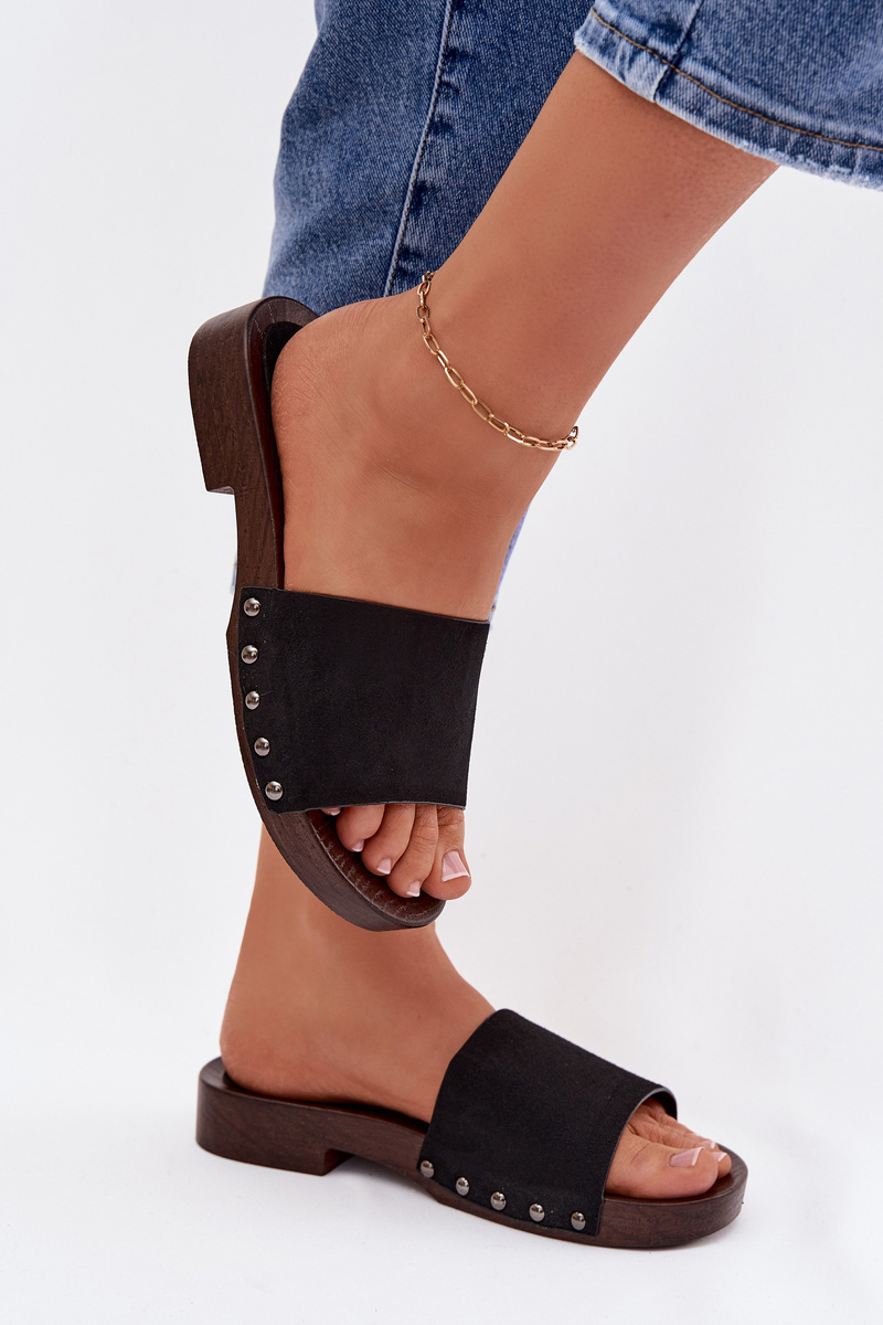 Dámske čierne šľapky s cvokmi Amelvessa