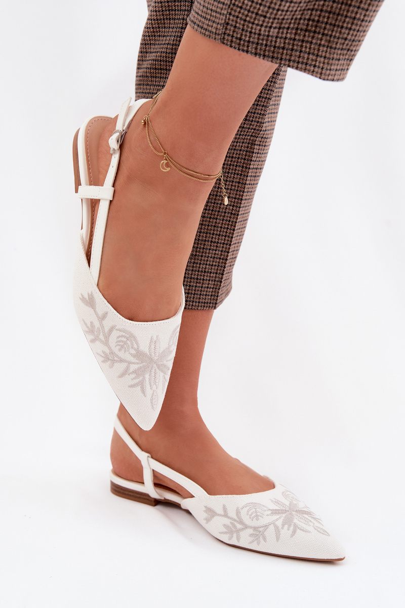 Дамски бели бродирани сандали Grelia