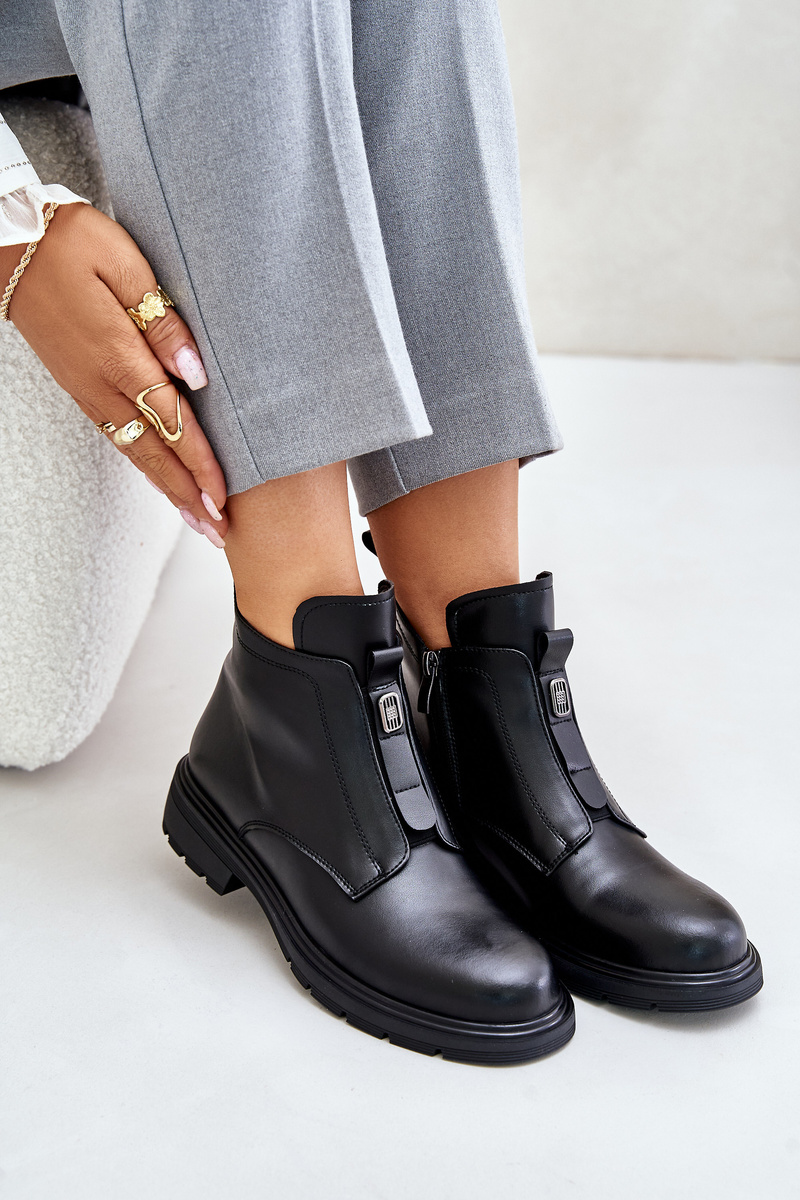 Leather ankle boots with flat heel insulated black Komisa