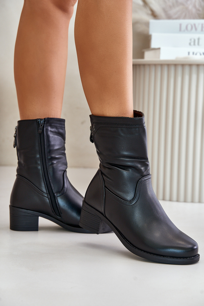 Ankle boots on a low heel insulated with fur Vinceza black