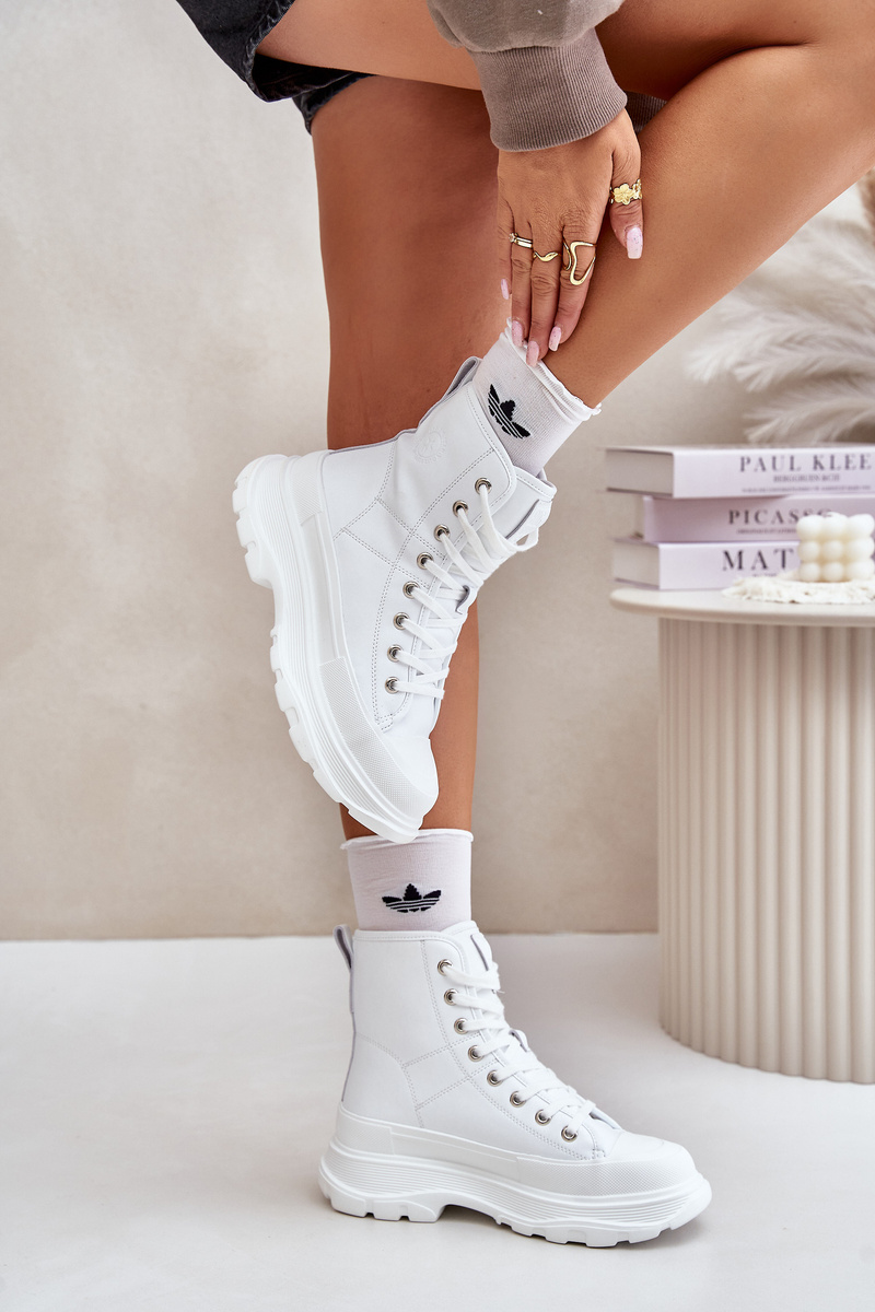 Leather insulated sneakers on a massive platform Big Star white