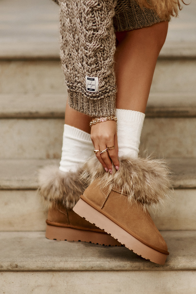 Leather platform snow boots with Camel Avirisa fur