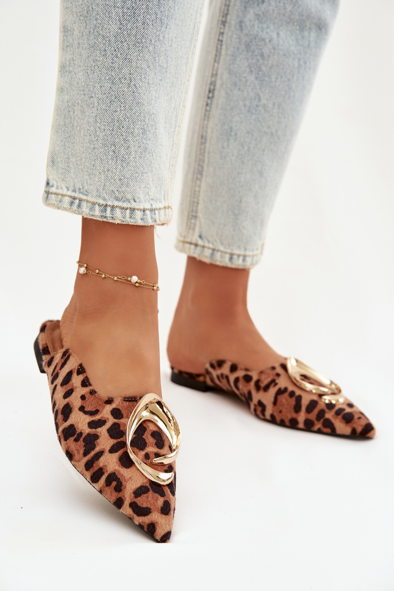 Dámske mule s ozdobným zlatým detailom