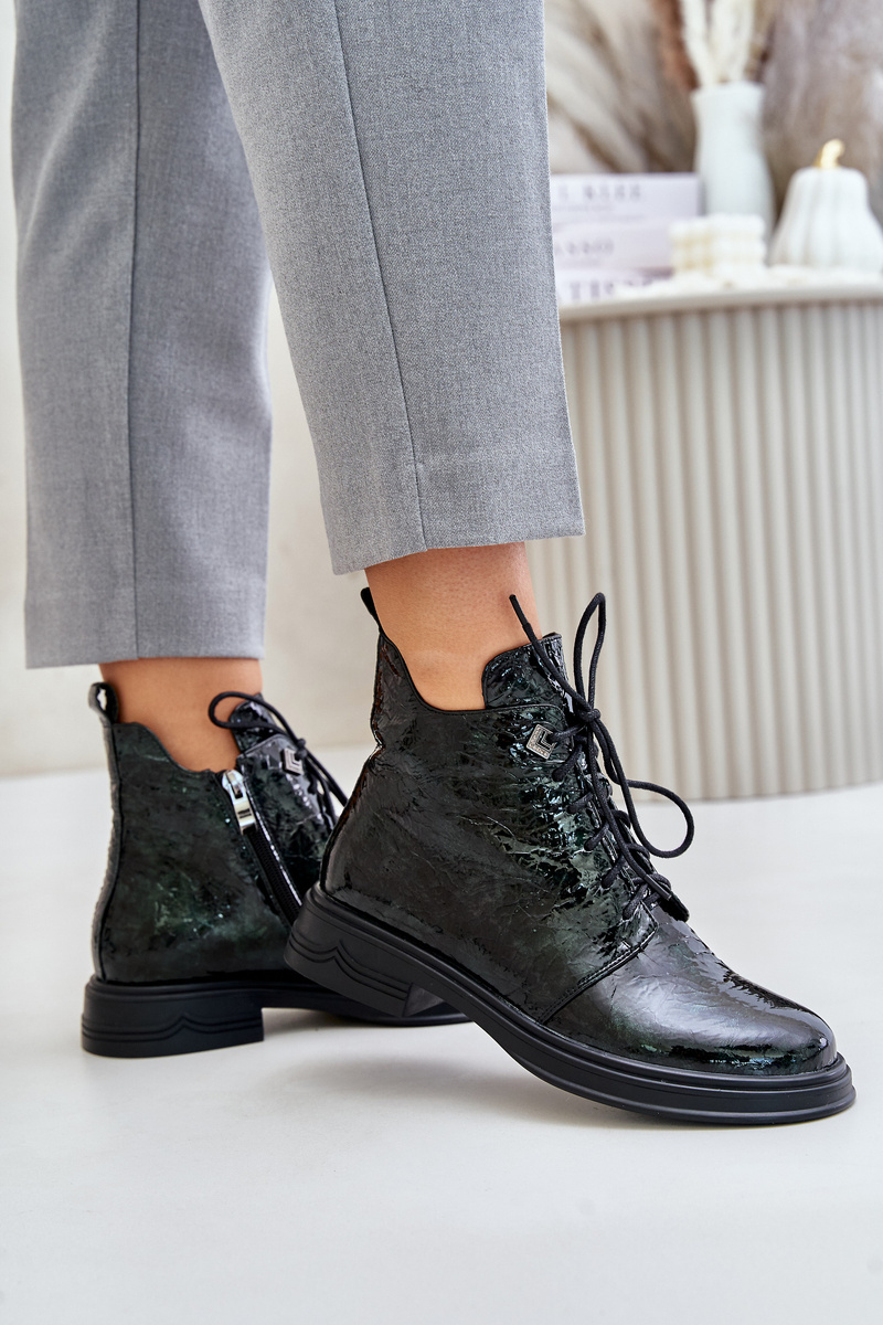 Leather patent leather women's ankle boots insulated with D&A dark green zip