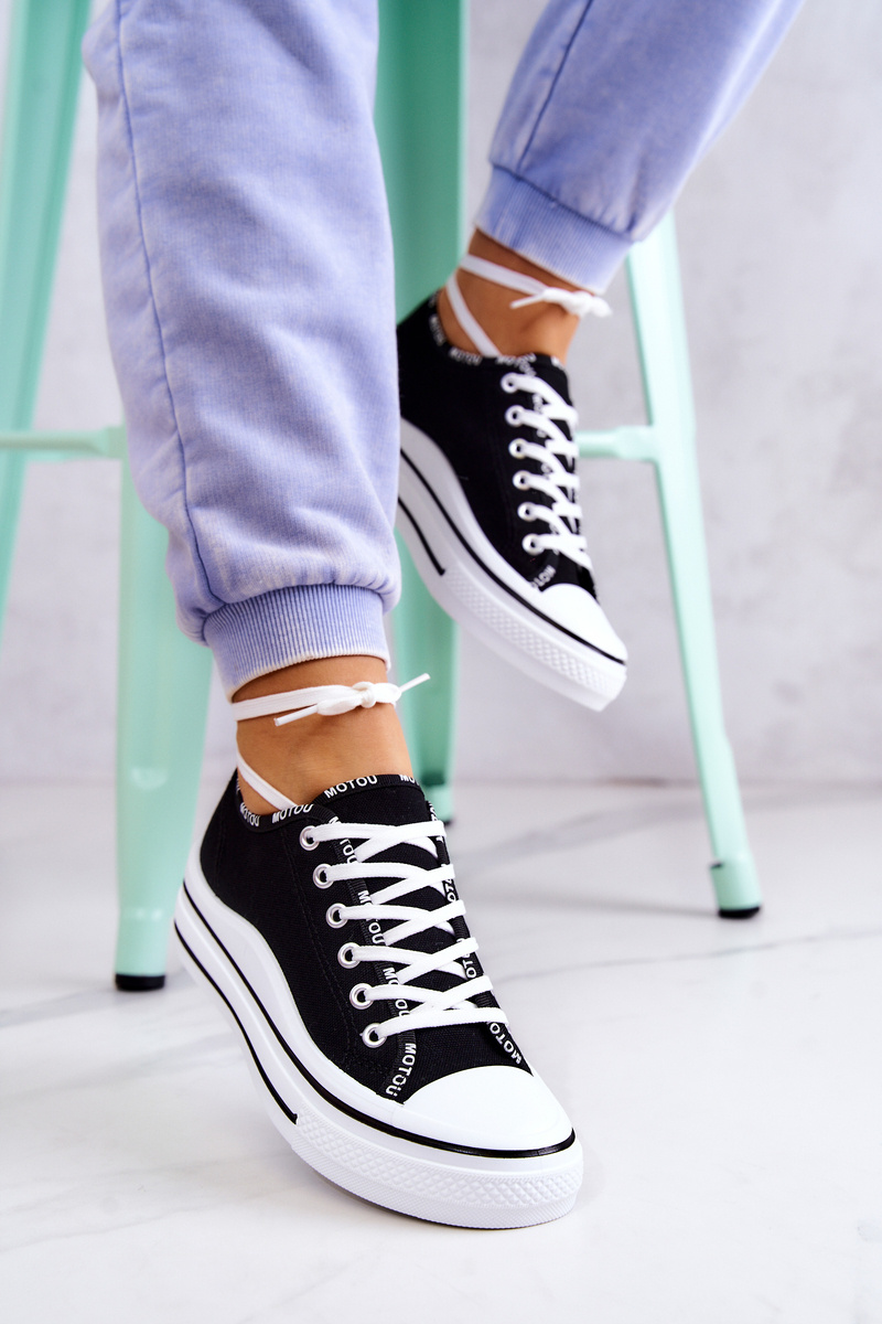 Adidasi dama Kesi Menifee