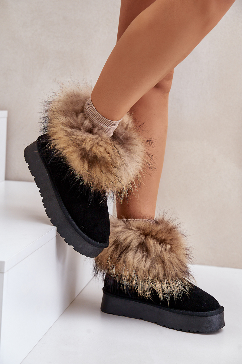Leather snow boots on a platform with fur black avirisa
