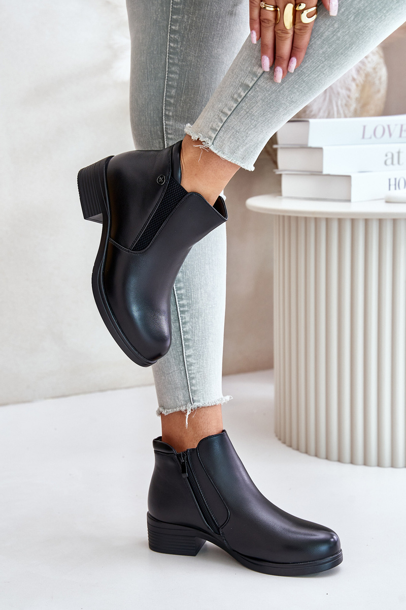Ankle boots with a low upper insulated with Vinceza fur black