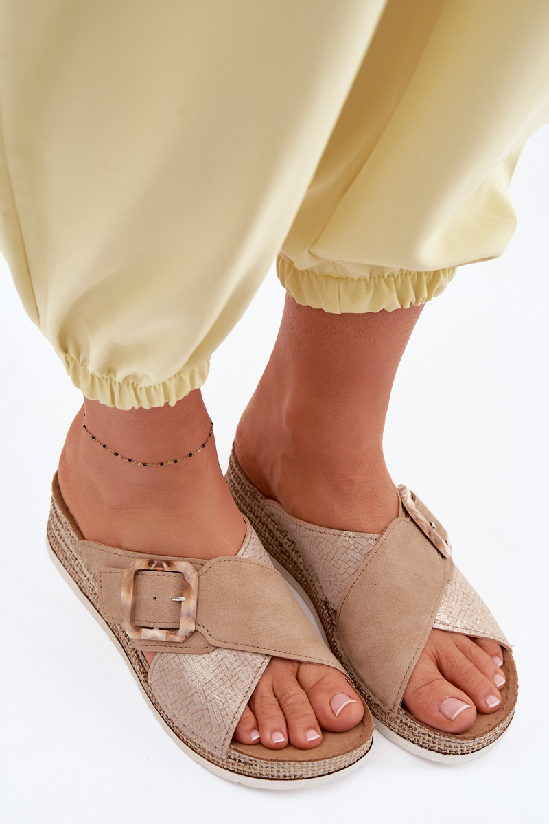 Дамски сандали на платформа с декоративна катарама Inblu