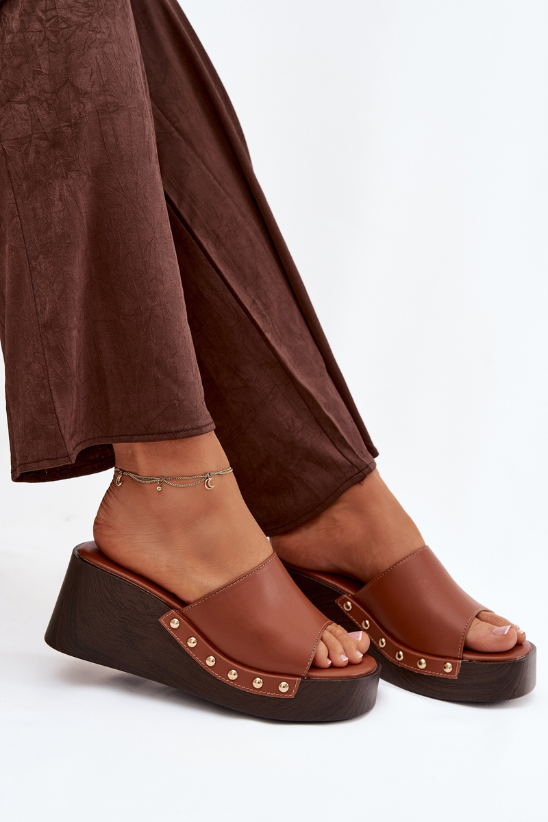 Dámske sandále na platforme s ozdobnými prackami