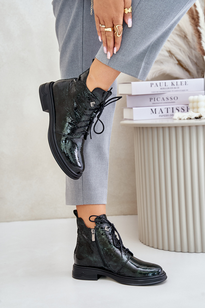 Leather patent leather women's ankle boots insulated with D&A dark green zip