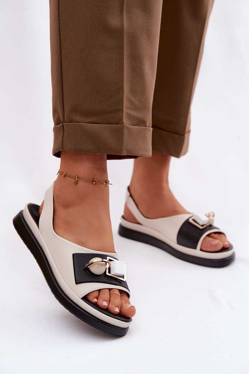 Дамски кожени сандали с декорация