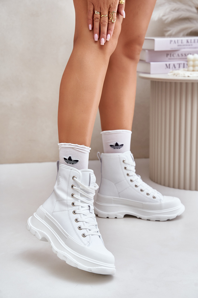Leather insulated sneakers on a massive platform Big Star white