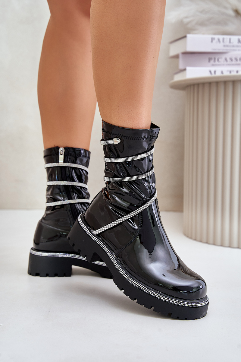 Patent leather ankle boots with black Kikizelle decoration