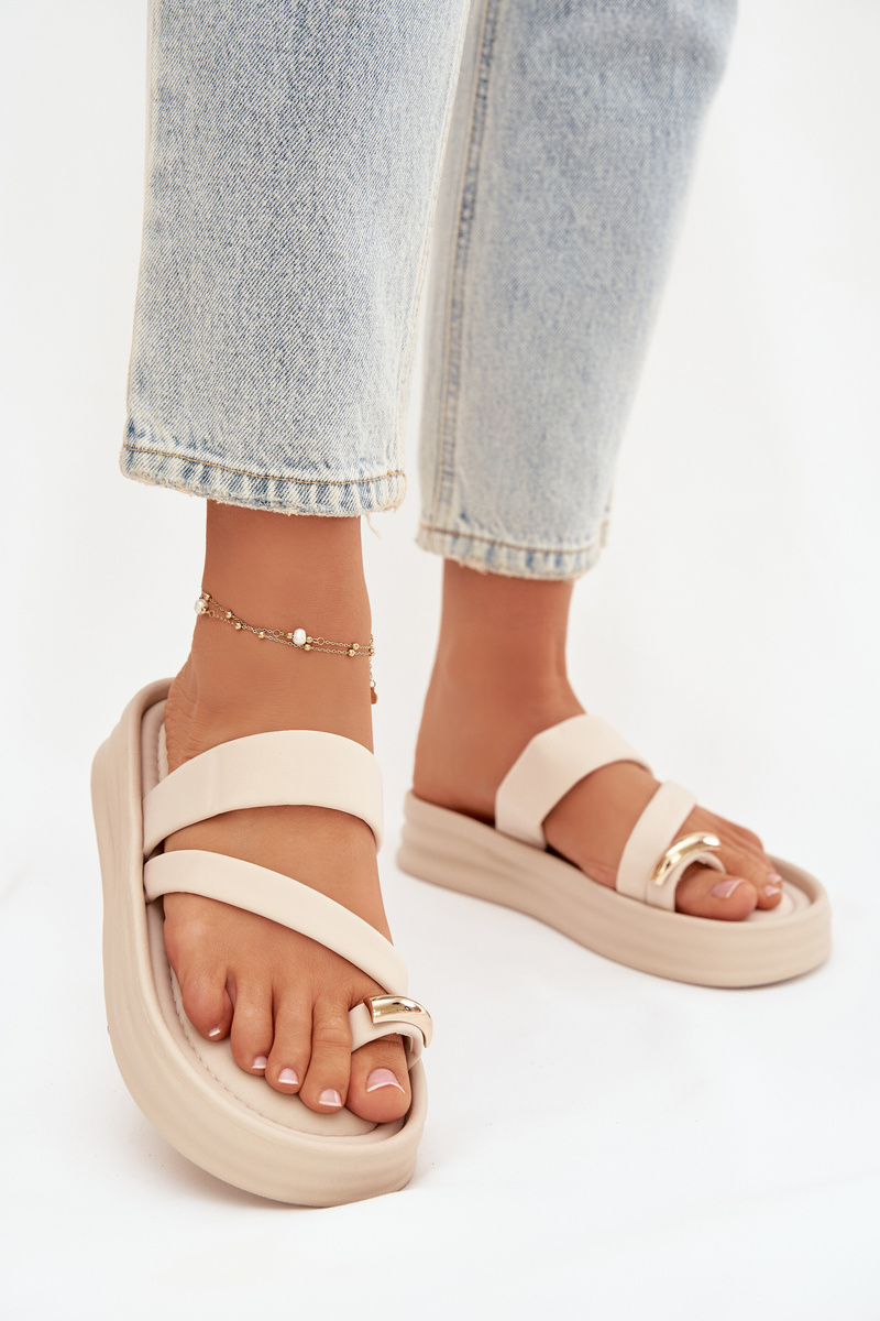 Dámské pantofle s řemínky a zlatým detailem