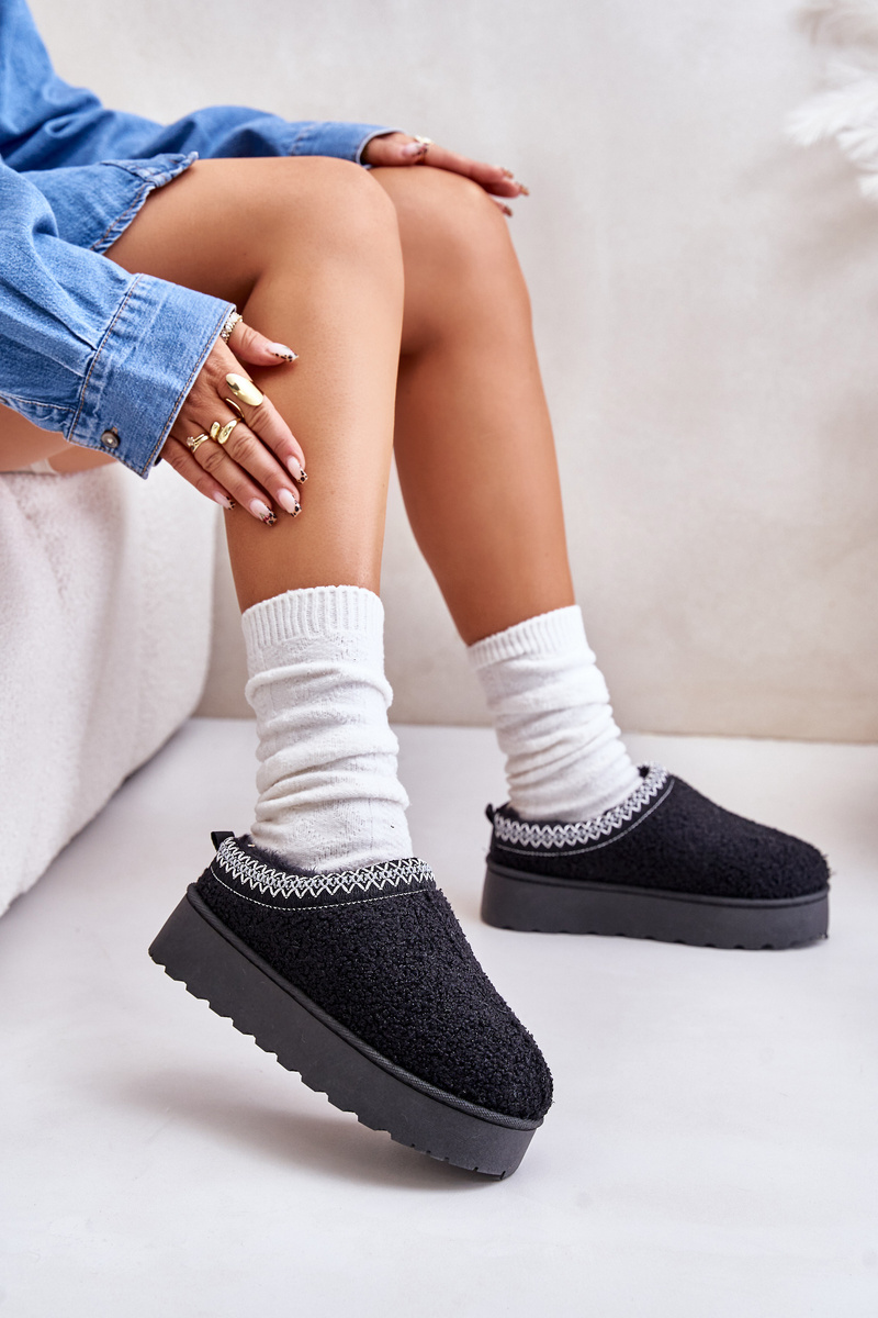 Women's snow boots on platform with embroidery black tirissa