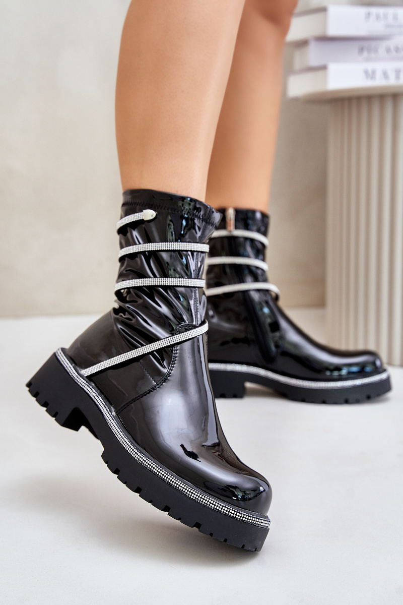 Patent leather ankle boots with black Kikizelle decoration