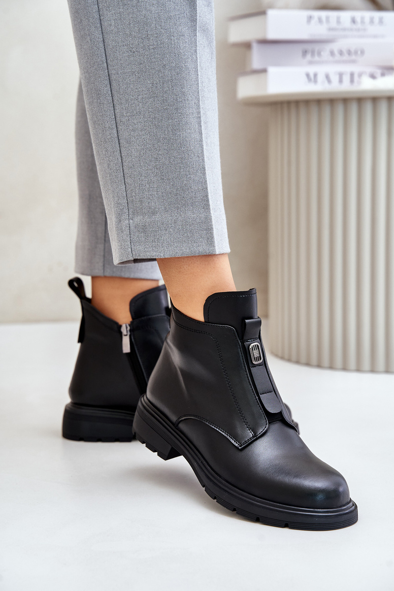 Leather ankle boots with flat heel insulated black Komisa