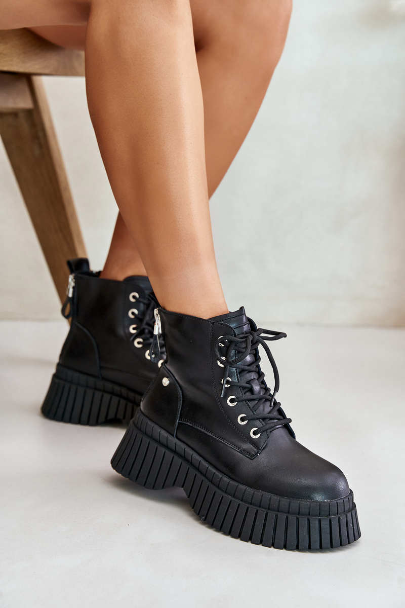 Insulated Leather Ankle Boots on a Solid Sole GOE Black