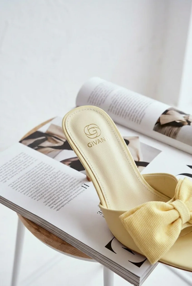 Дамски сандали на висок ток с панделка