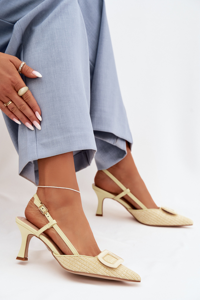 Дамски високи сандали с декоративен елемент, жълти