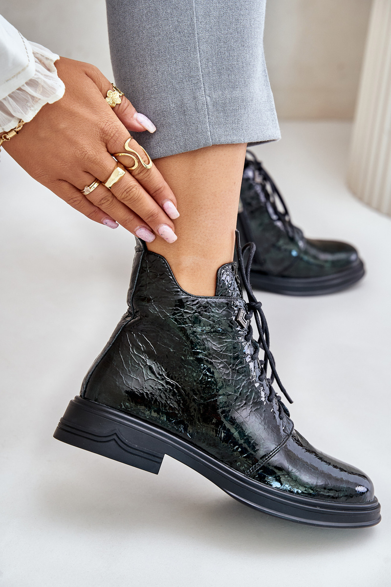 Leather patent leather women's ankle boots insulated with D&A dark green zip