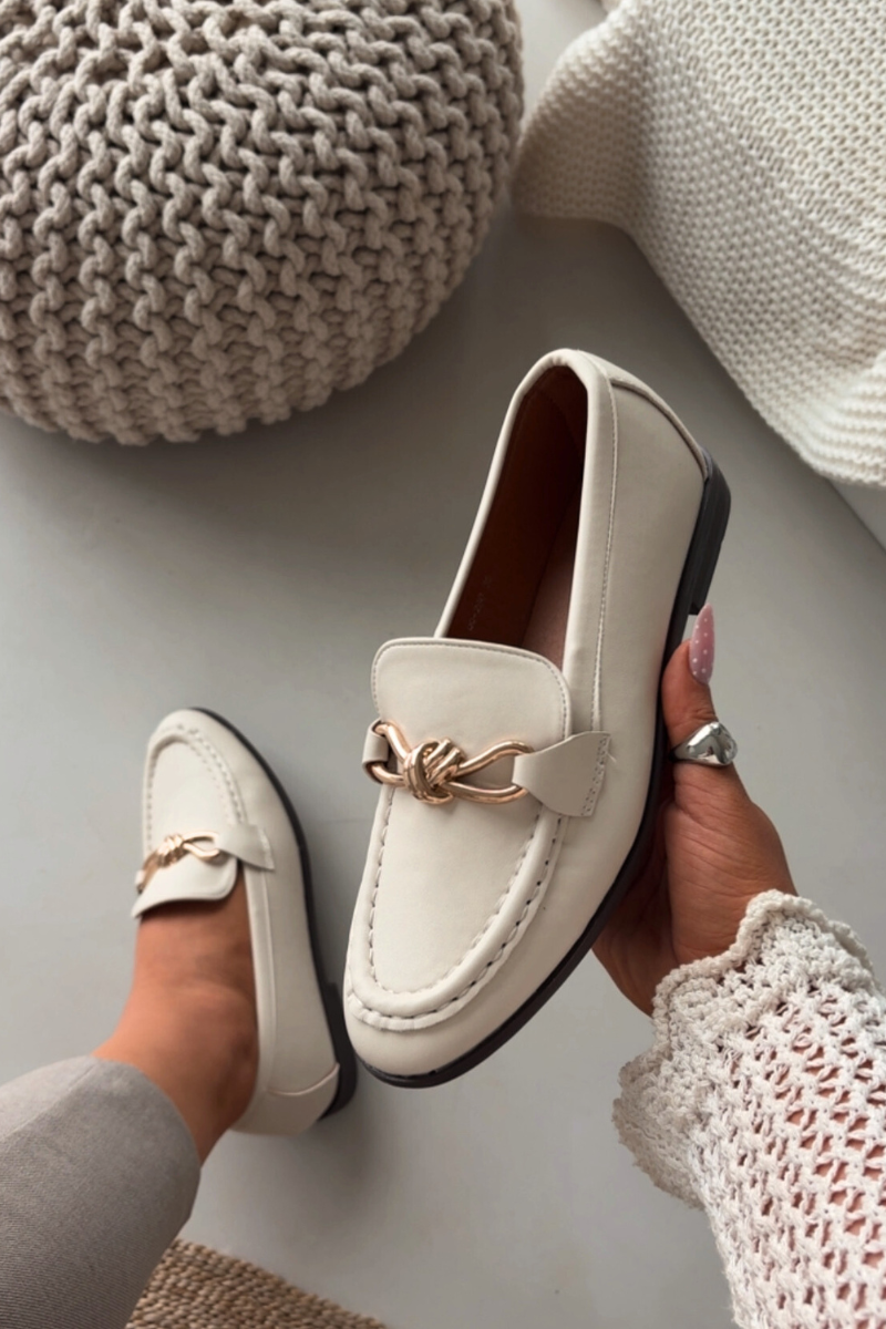 Дамски мокасини с декоративни детайли