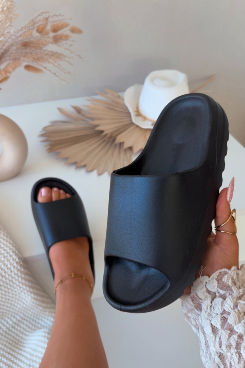 Dámske šľapky na platforme čierne Olyria