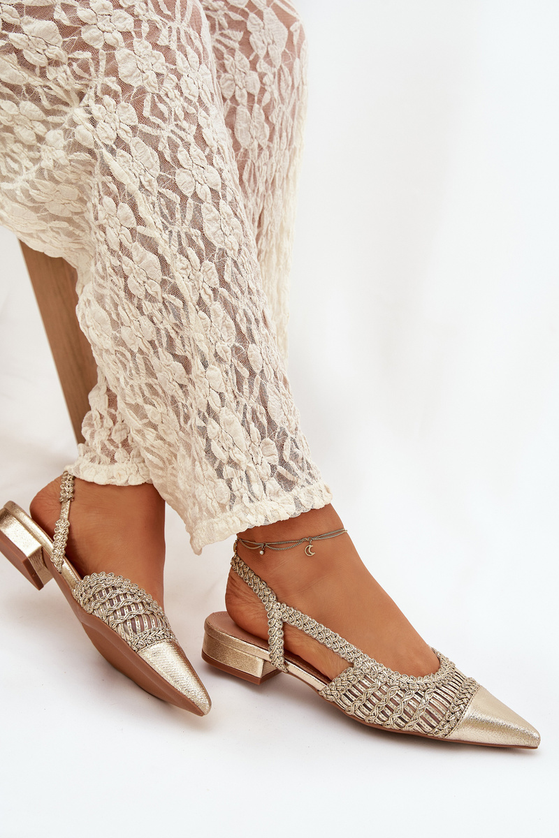 Дамски сандали с плетени блокове в златист цвят Nivorra