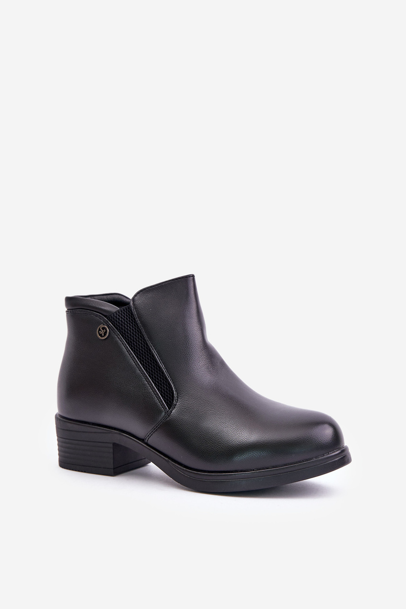 Ankle boots with a low upper insulated with Vinceza fur black