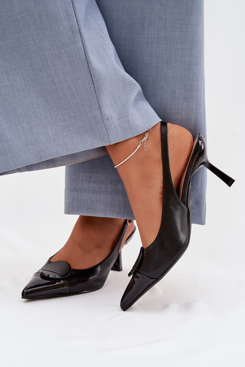 Дамски сандали на висок ток с декорация, черни