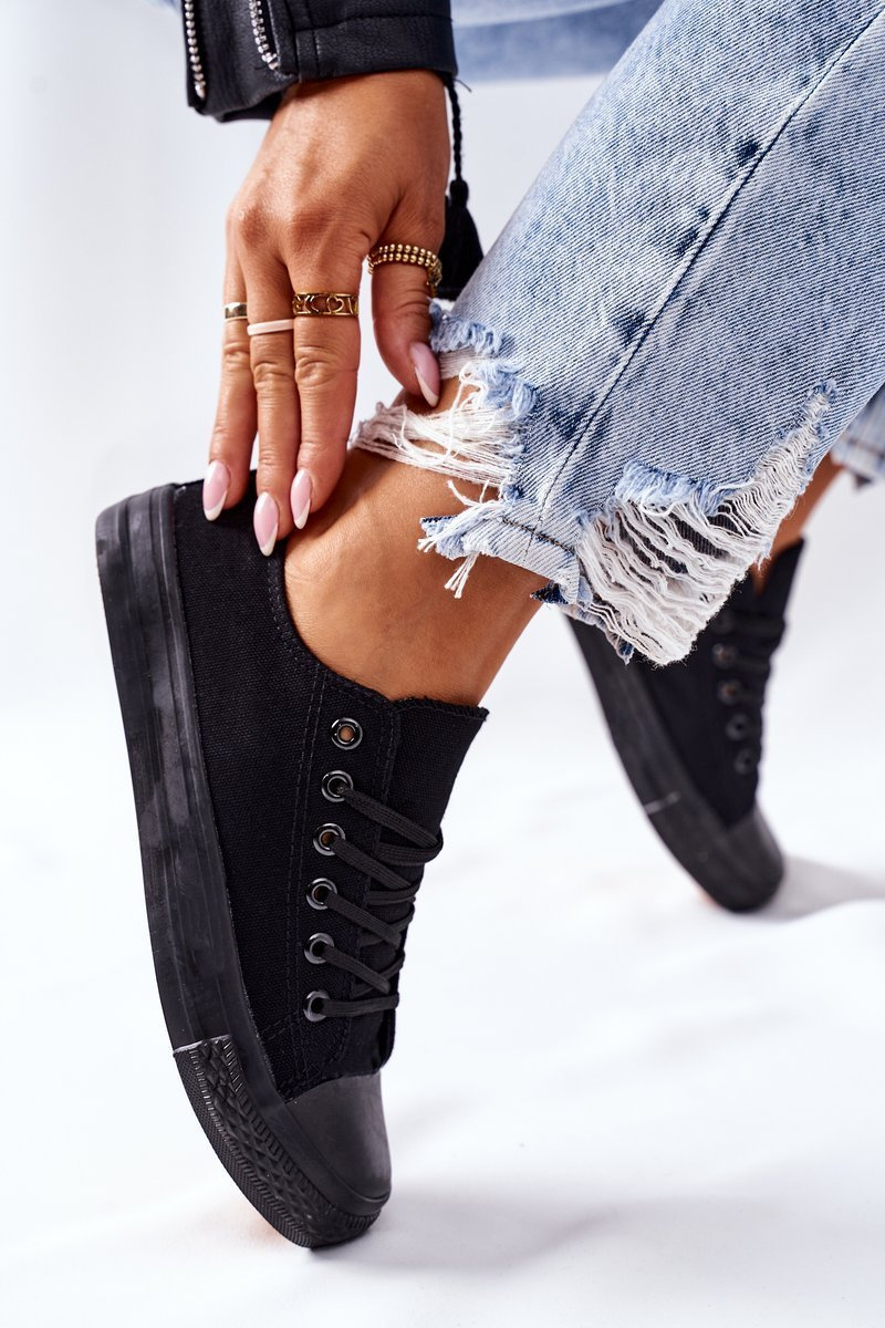 Tenisi dama Kesi Omerta