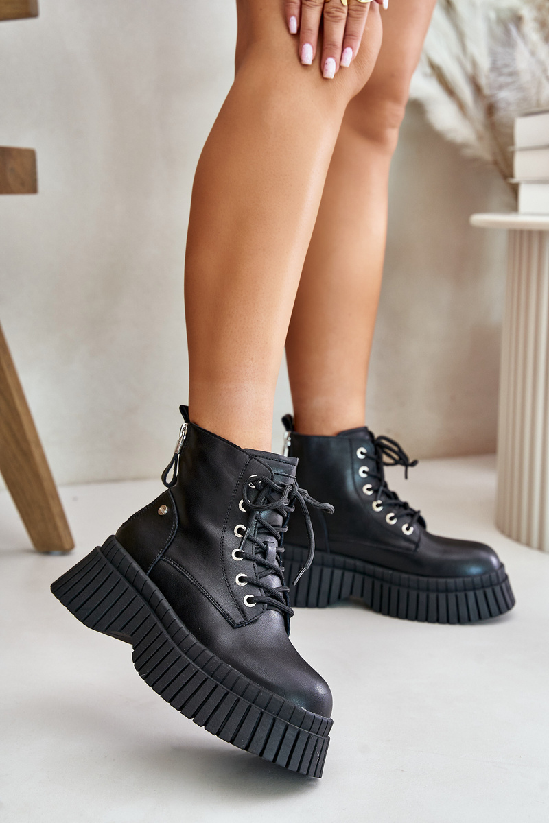 Insulated Leather Ankle Boots on a Solid Sole GOE Black