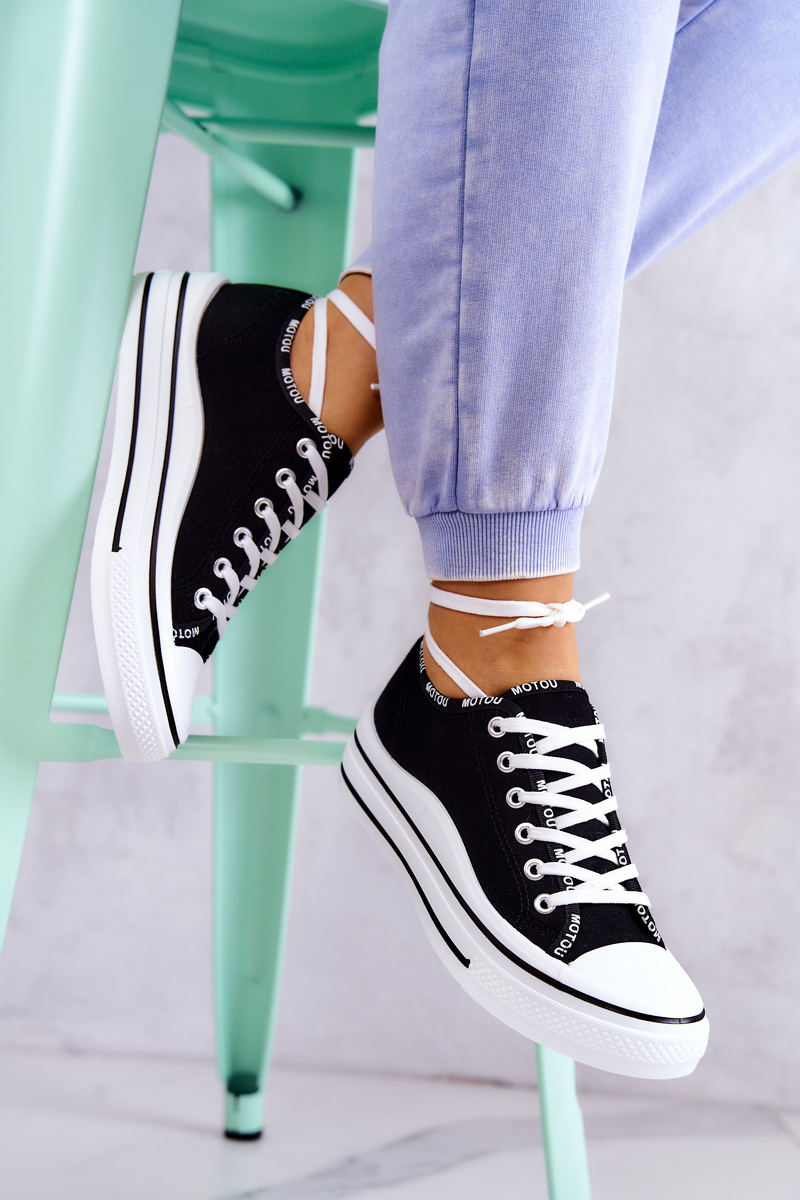 Adidasi dama Kesi Menifee